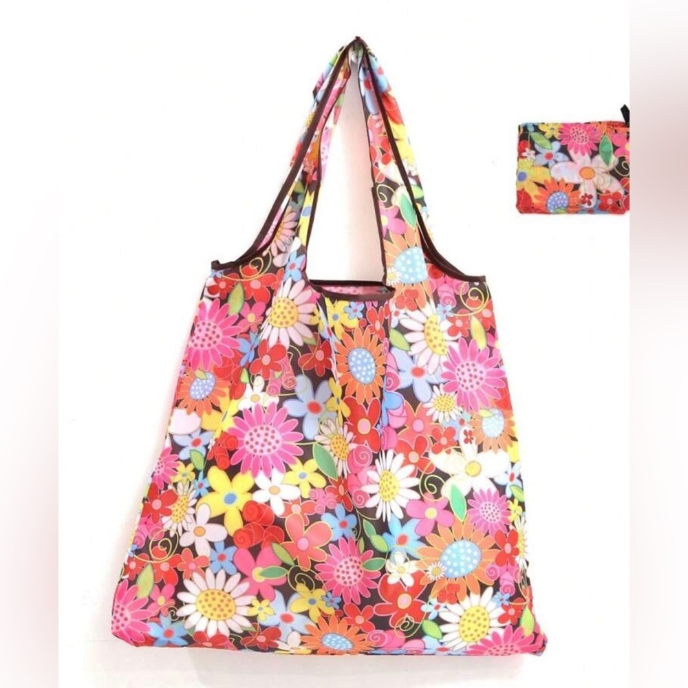 NWT FLORAL PRINT FOLDABLE REUSABLE BAG
